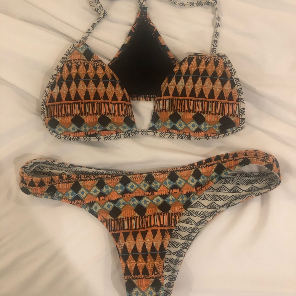 Volcom Bikini 👙 - Picture 4 of 7